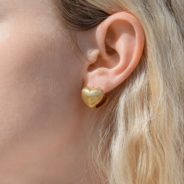 Huggie Heart Earring Gold