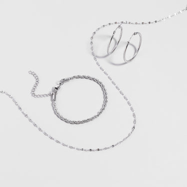 Lip Chain Necklace Lifestyle