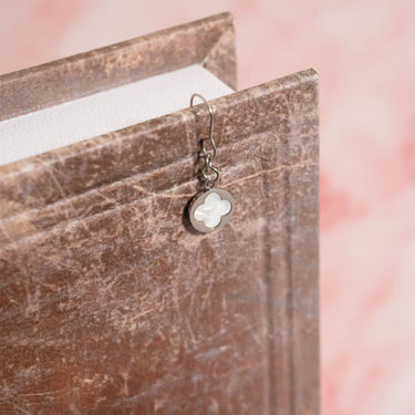 18K Gold PVD Stainless Steel Mother Of Pearl Flower Pendant