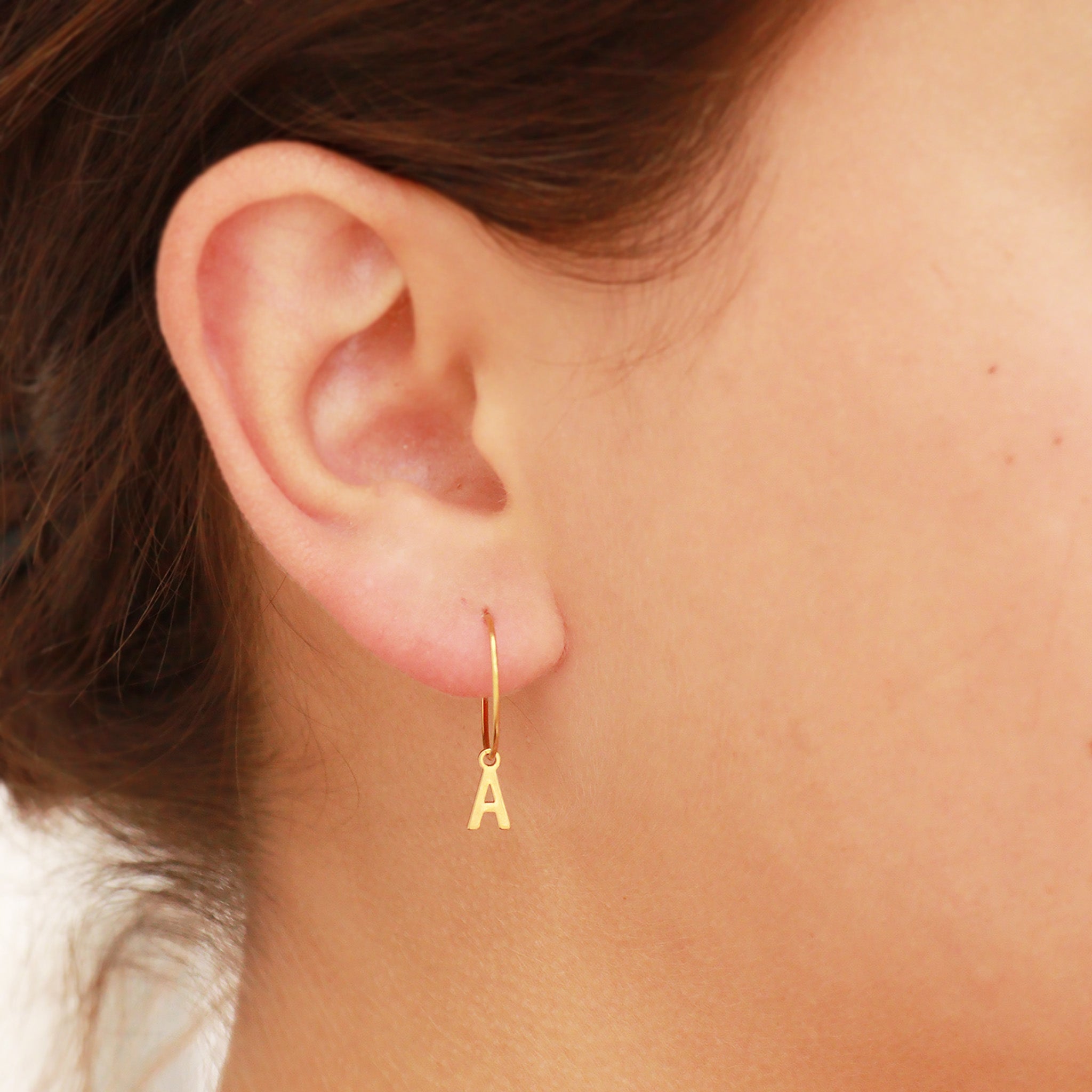 18k Gold PVD Rostfritt stål Mini Hoop Inledande örhängen / ERJ0013