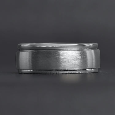 Highly Polished Stainless Steel Spinner Center Ring Lifestyle