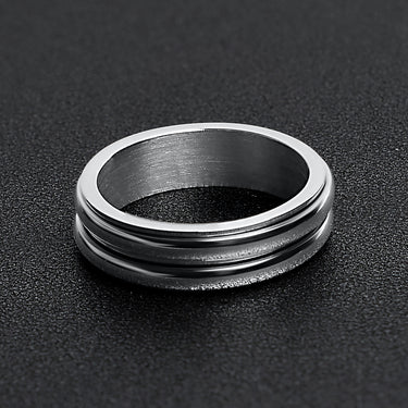 Highly Polished Stainless Steel Grooved Spinner Center Ring Lifestyle