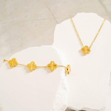 18K Gold PVD Stainless Steel Lucky Clover Charm Necklace / CHN0046