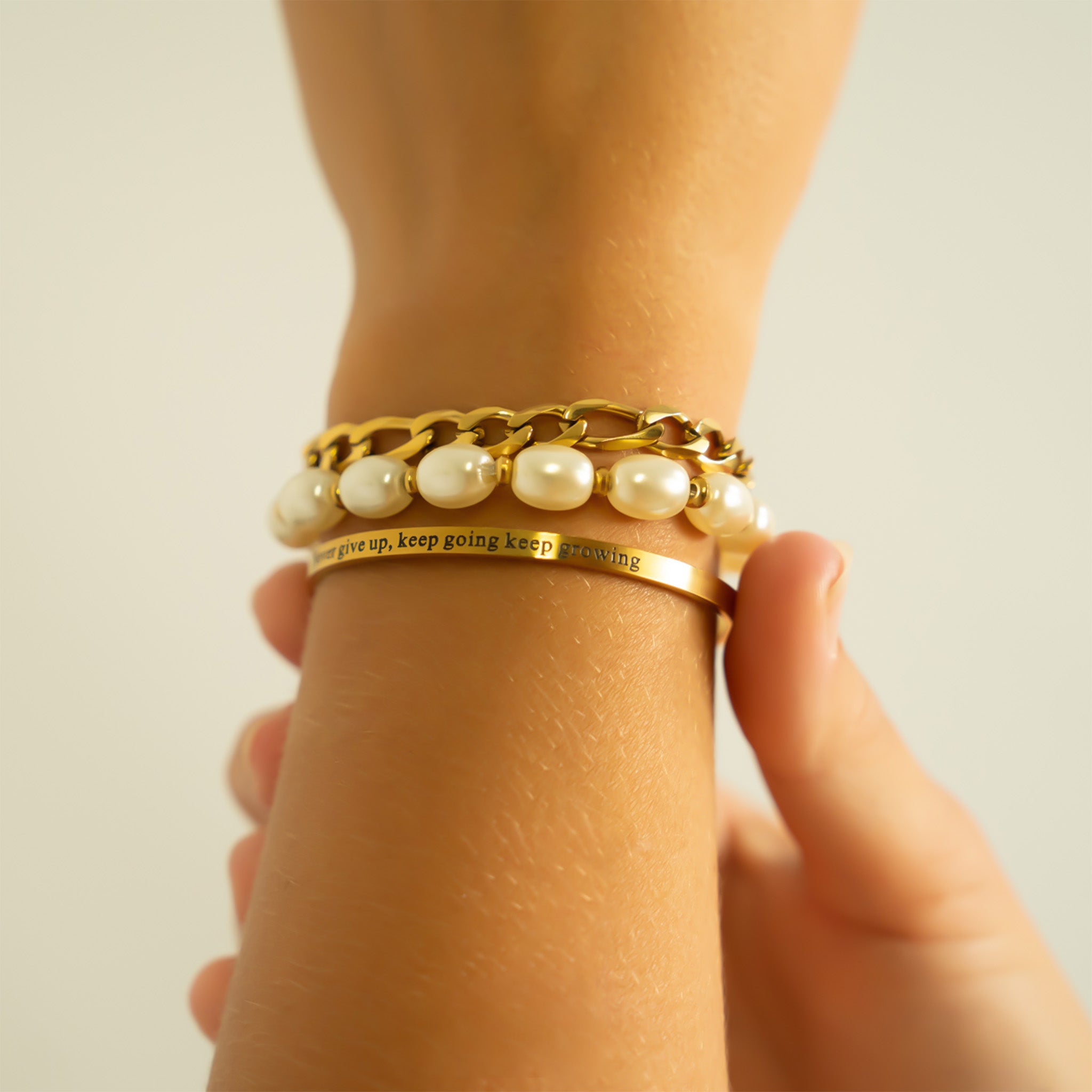Never give up Engraved Bangle Bracelet
