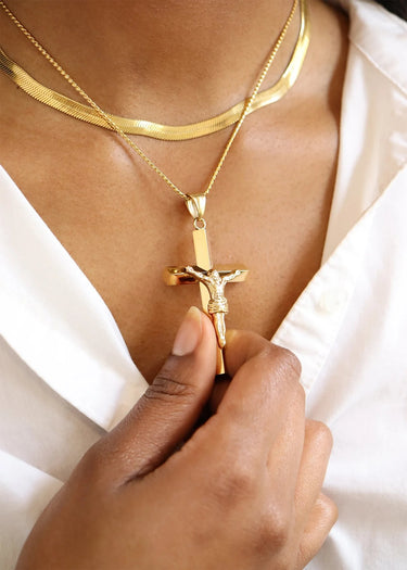 18K Gold PVD Stainless Steel Medium Crucifix Cross Pendant / PDL9018