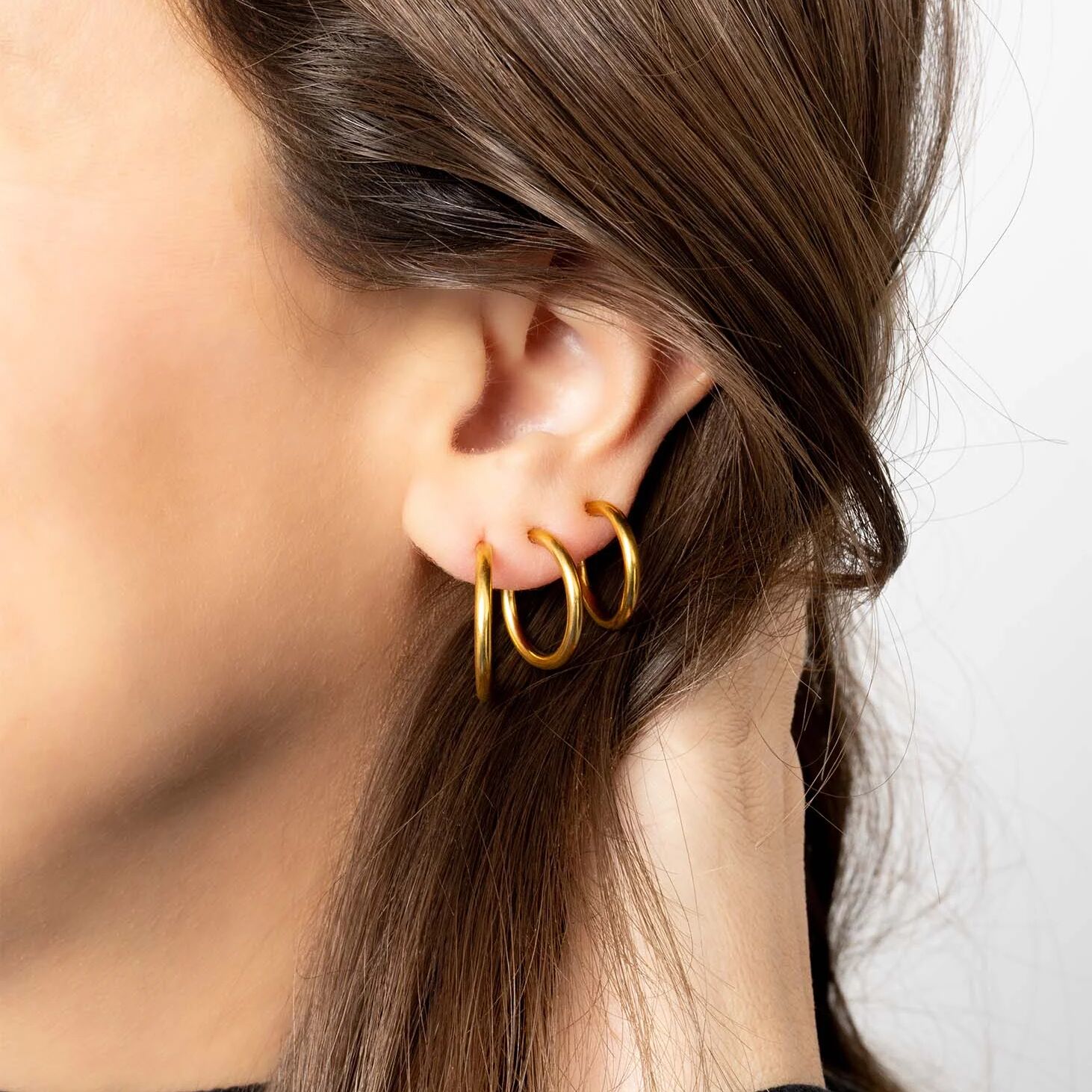 18K Gold PVD Stainless Steel Sliding Spring Huggie Hoop Earrings / ERJ0004