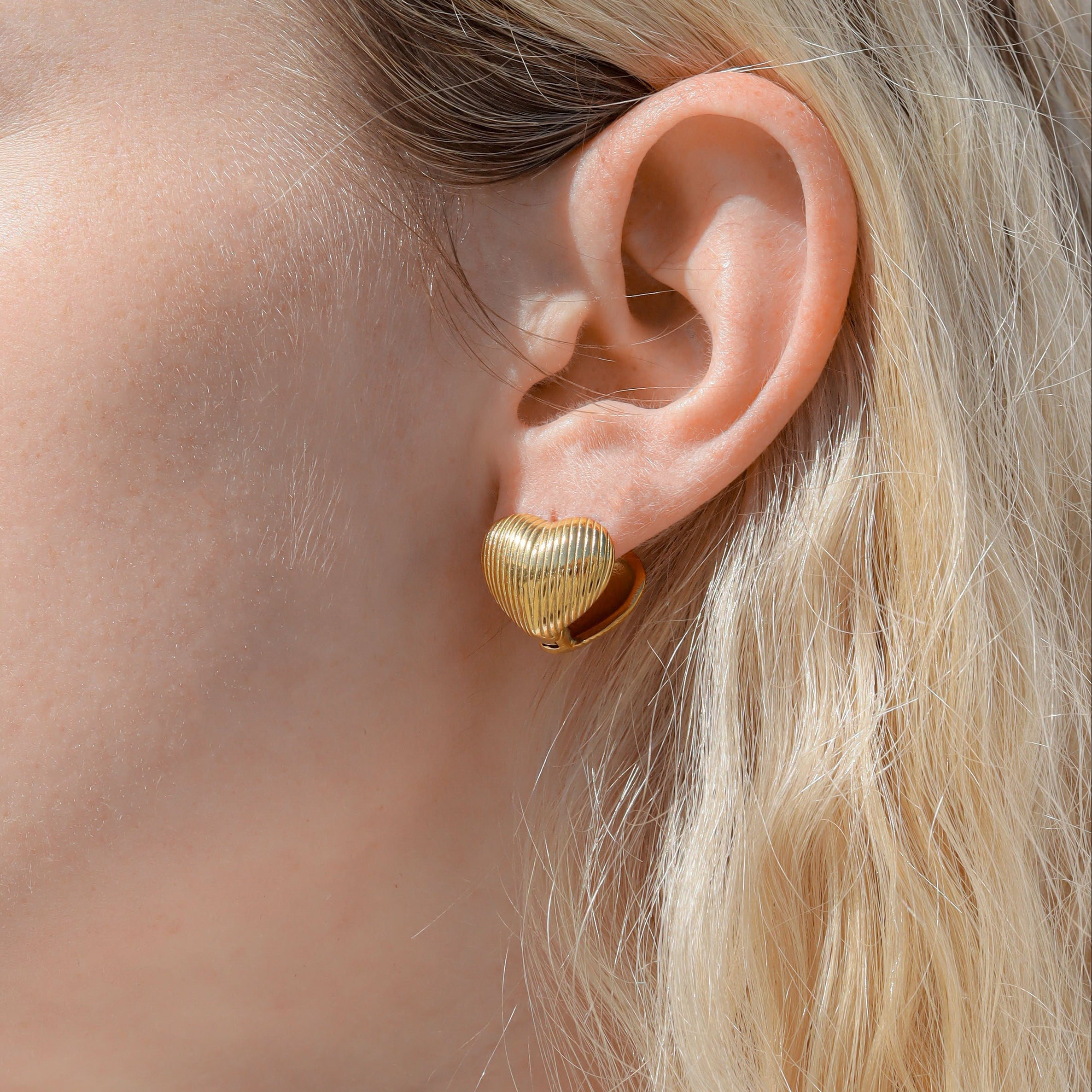 Huggie Heart Earring Gold