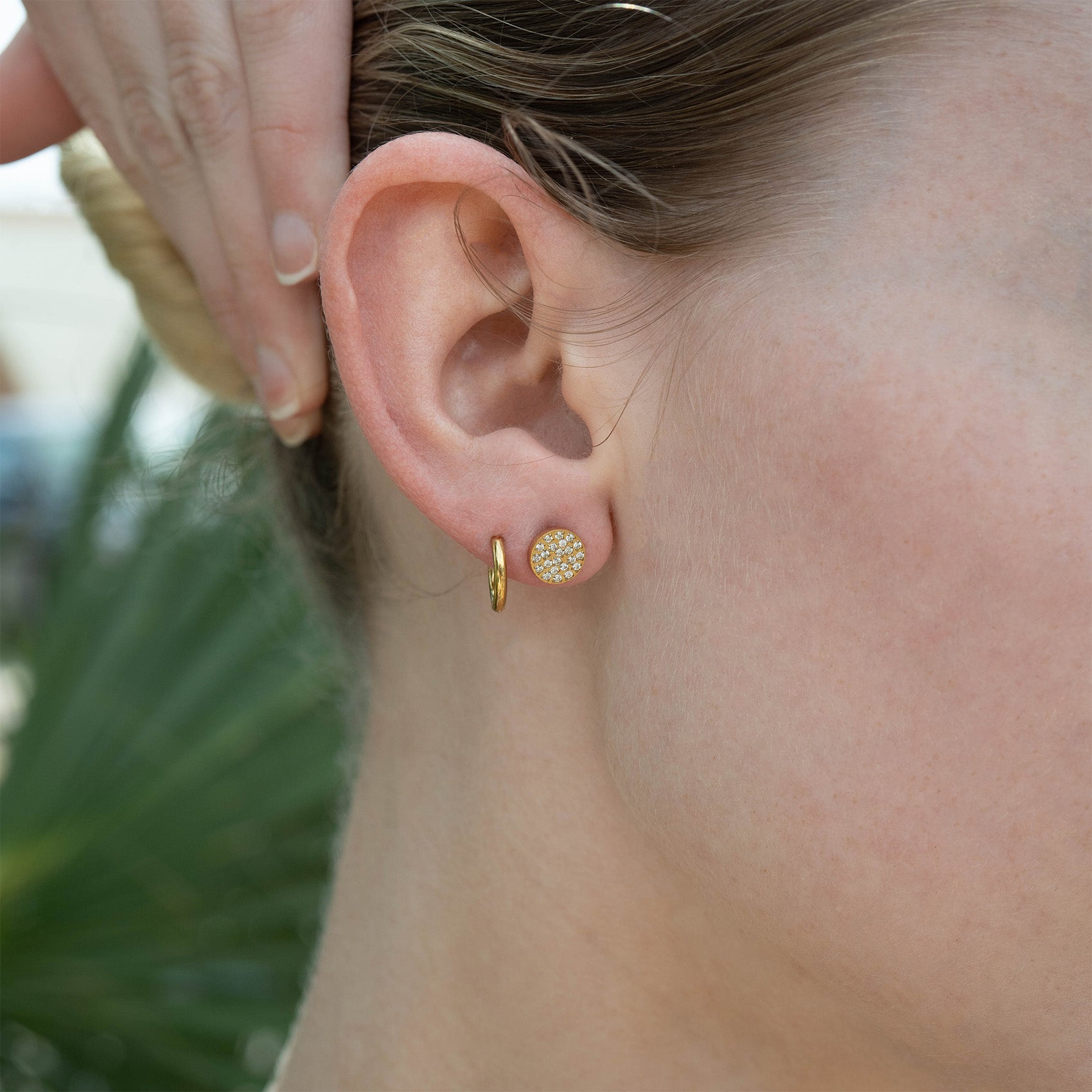 Stainless Steel Round Stud with Pave Stones