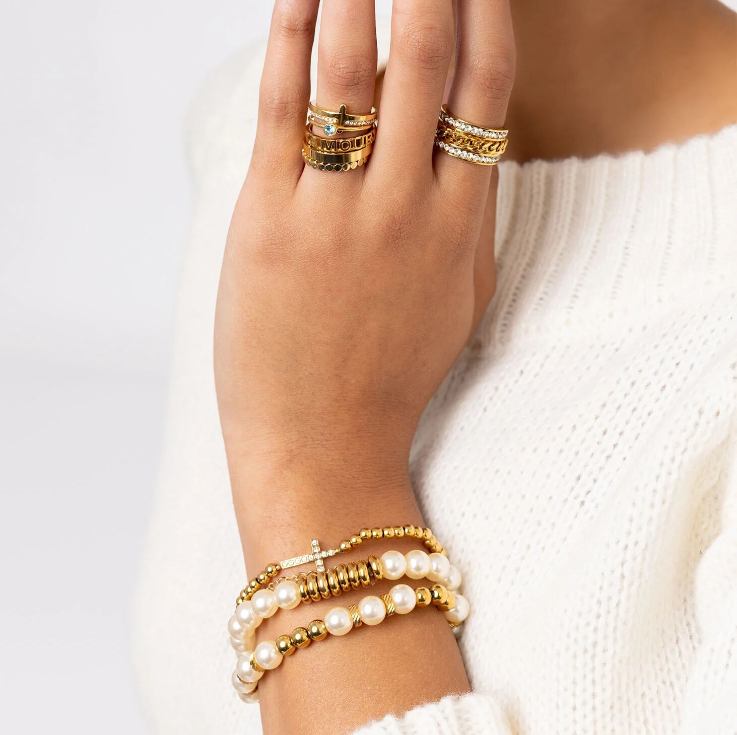 18K Gold PVD 8mm Kiska Glass Pearl Beaded Stretch Bracelet / BRJ1081