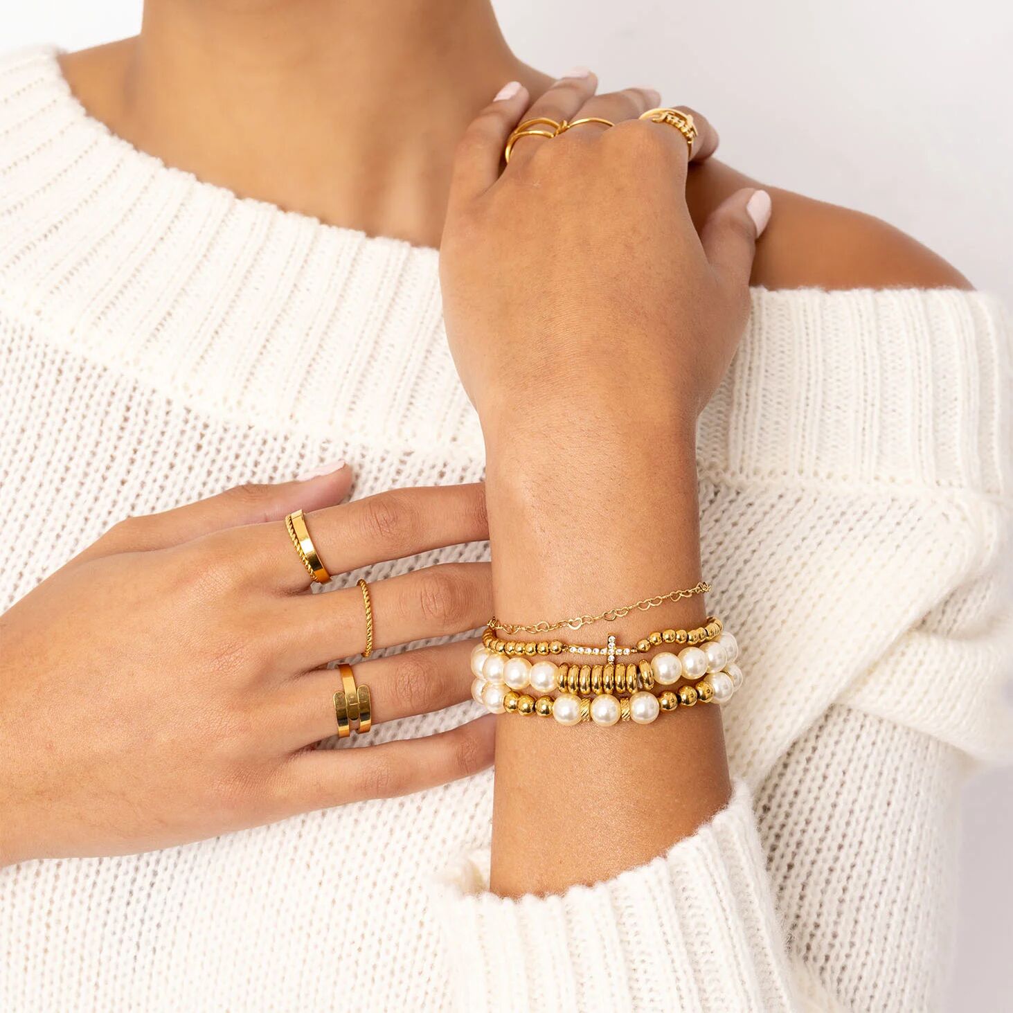 18K Gold PVD 8mm Kiska Glass Pearl Beaded Stretch Bracelet / BRJ1084