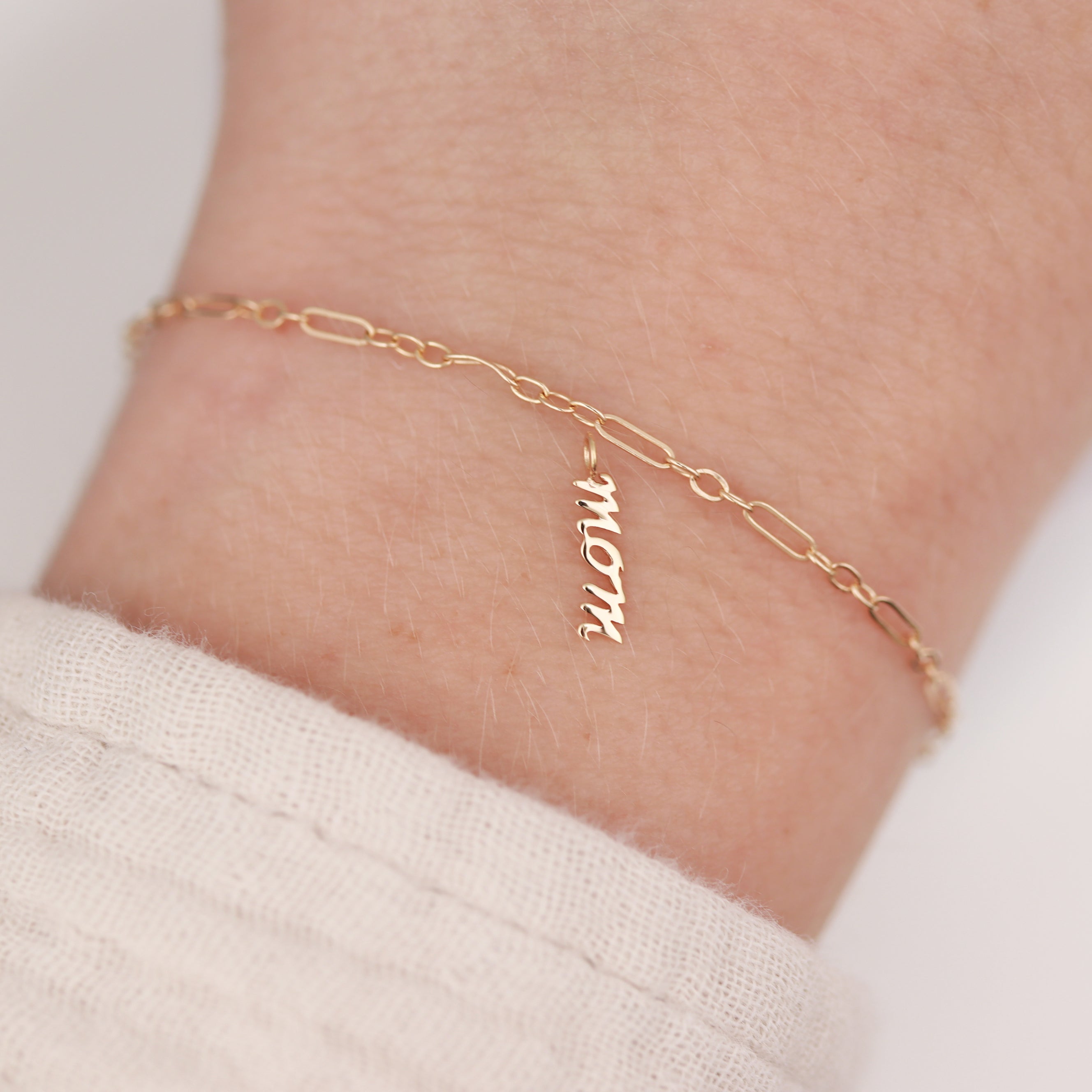Permanent Jewelry 14K Solid Gold Mom Script Charm / PMJ1004