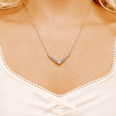 18K PVD Edelstahl CZ V-förmiger Blindpendellanhänger Halskette/SBB0292