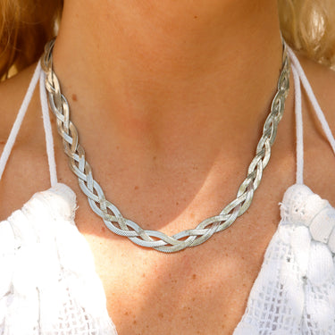 PVD en or 18 carats en acier inoxydable Collier de chaîne de chevrons entrelacés/CHN0021