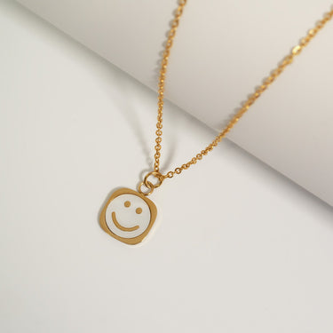 Gold / Mother Of Pearl Smiley w/Stone boarder Charm / PDL0290 / CHN3011