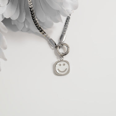 Silver / Mother Of Pearl Smiley w/Stone boarder Charm / PDL0290 / CHN0102