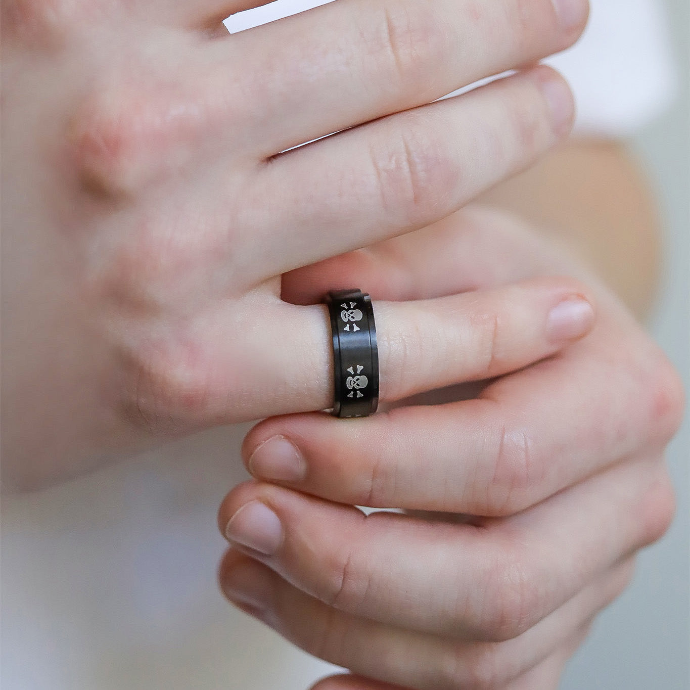 Stainless Steel Black & White Skull Spinner Ring / STC003