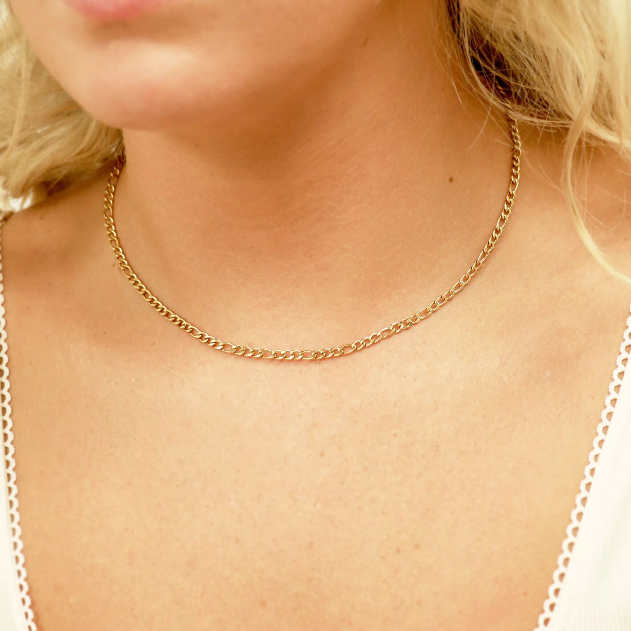 Collar de cadena Figaro de acero inoxidable de Gold Gold de 18k/CHN9600