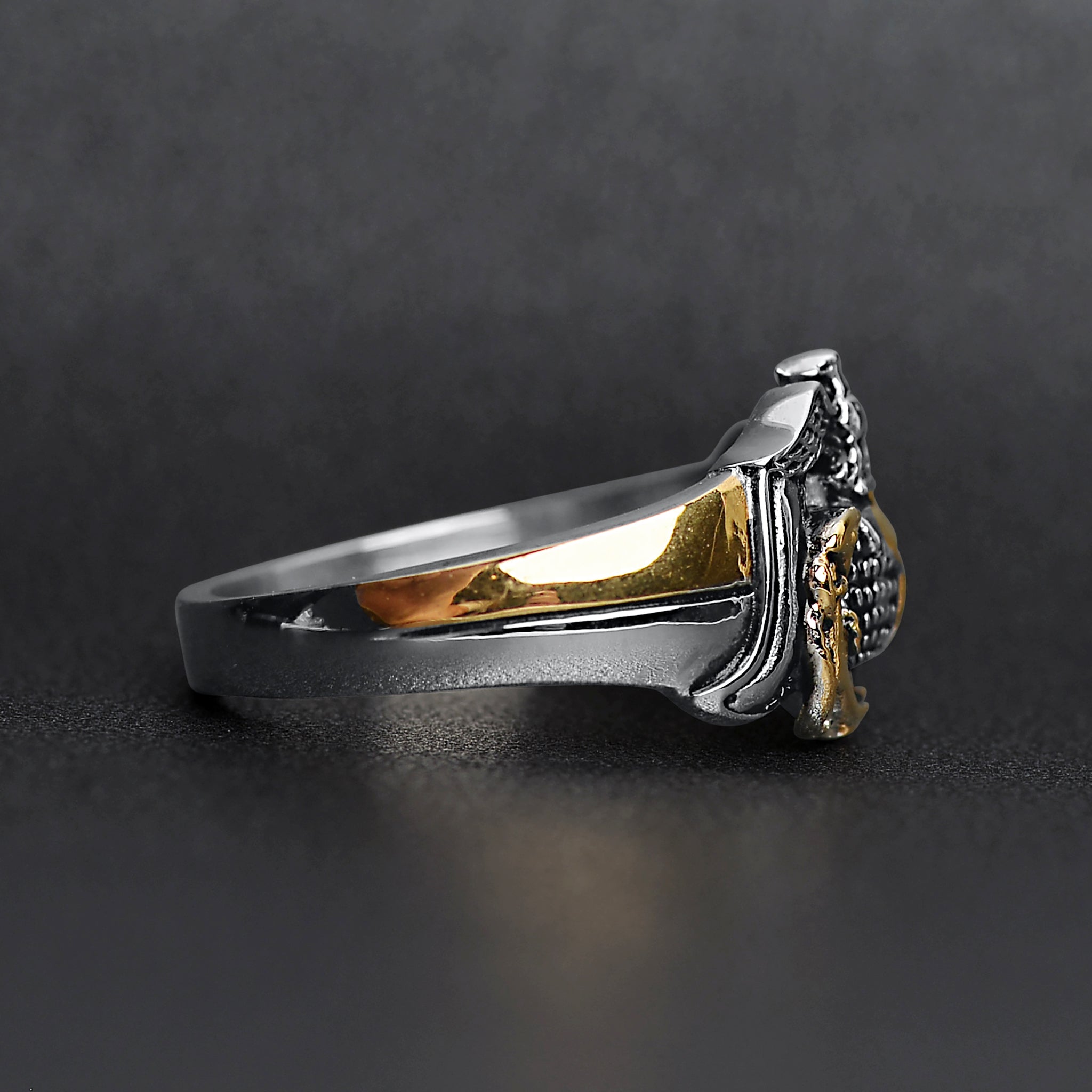 Inconspicuous Rings Marine corp wedding rings | Beachweddingtips.com