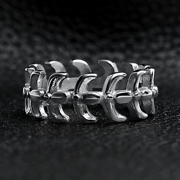 Detailed Spine Stainless Steel Ring / SCR3052