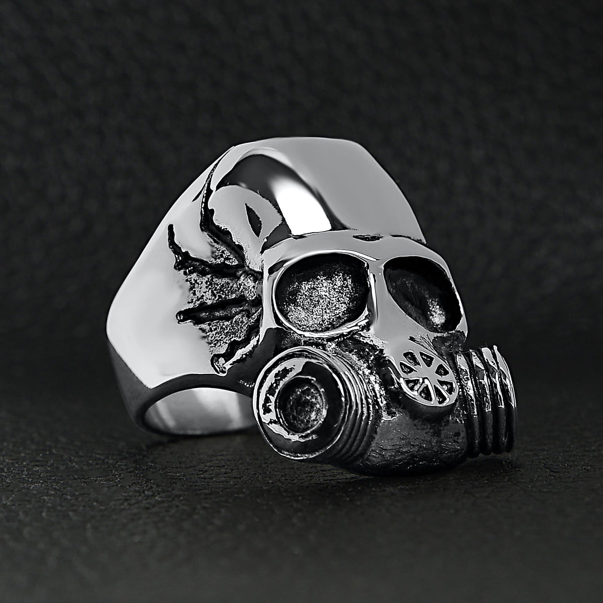 SCR4106-Detailed-Gas-Mask- 