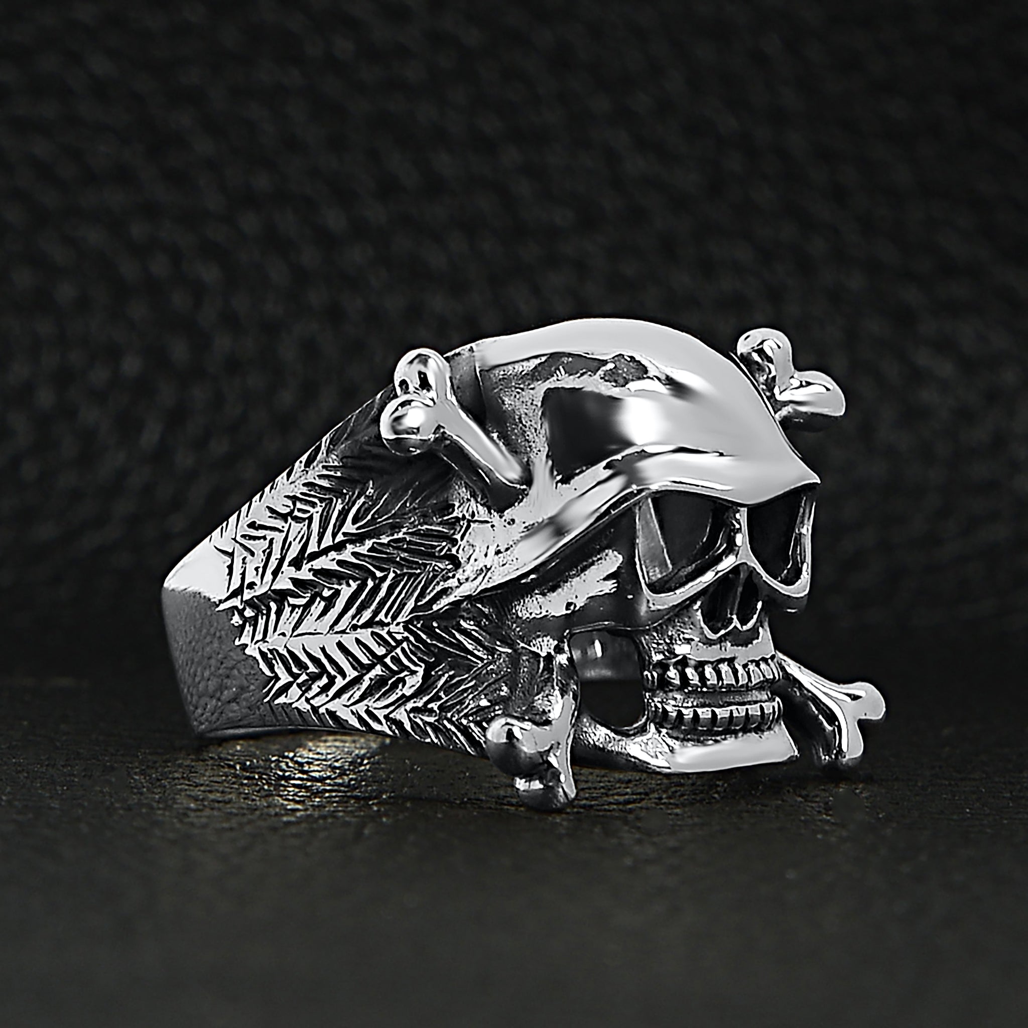 Men's Fine Silver Skull and Crossbones Ring - Jewelry1000.com | Mens silver  jewelry, Mens bracelet silver, Silver chain for men