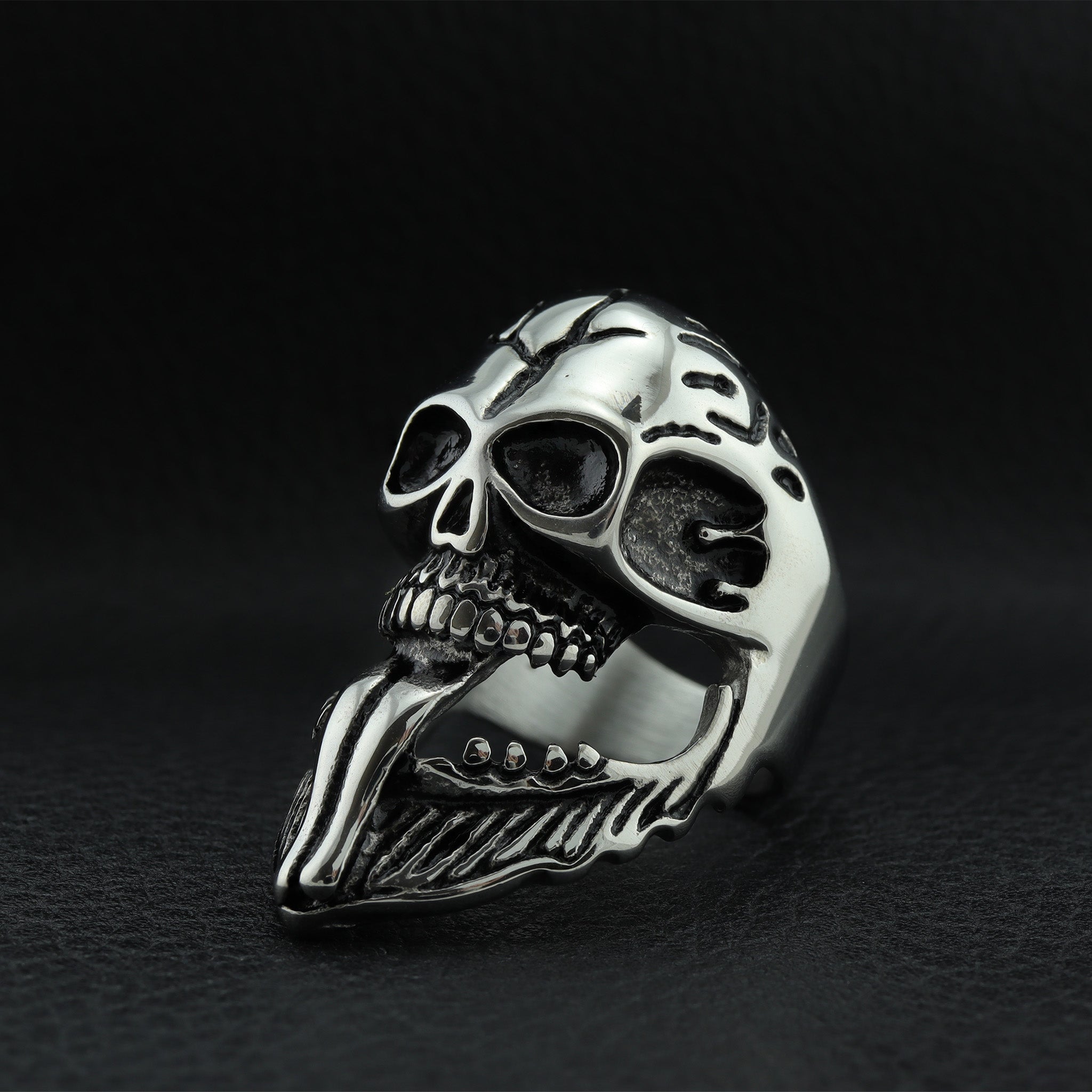 Bague en acier inoxydable du crâne barbu poli/SCR1003